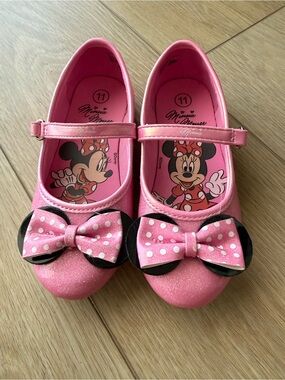 Minnie Mouse shoes